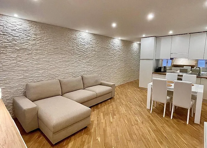 The Three Bs - House Μπέργκαμο